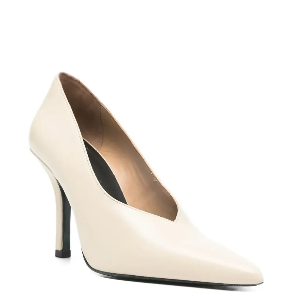 Кожаные туфли на каблуке