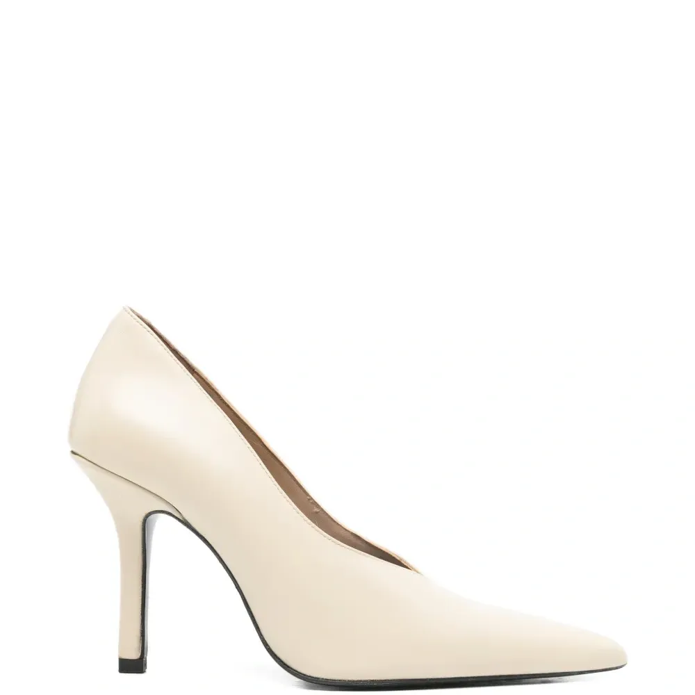 Кожаные туфли на каблуке