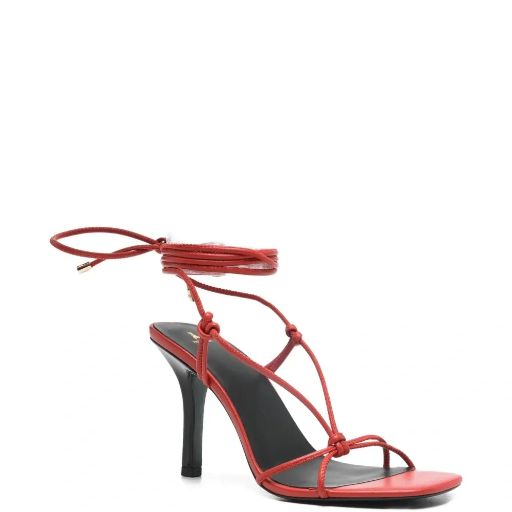 Новые сандалии на квадратном каблуке