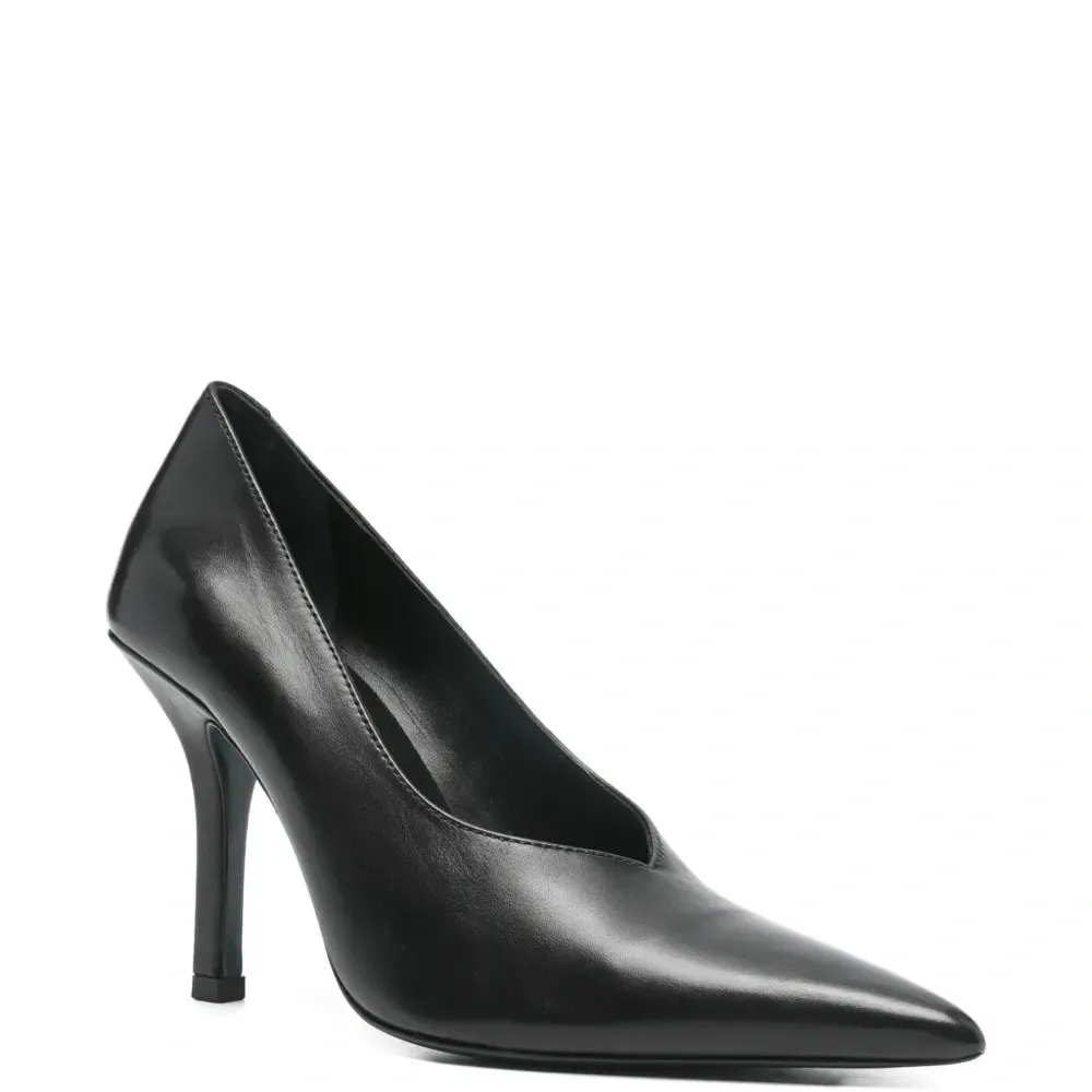 Кожаные туфли на каблуке