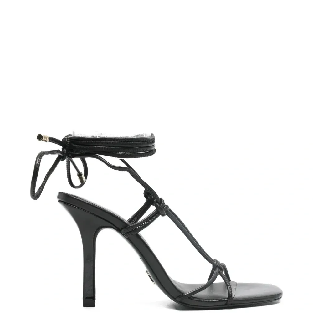 Новые сандалии на квадратном каблуке