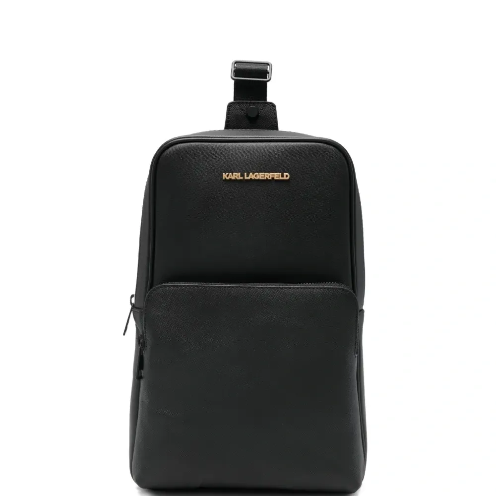 Рюкзак с нашивкой-логотипом