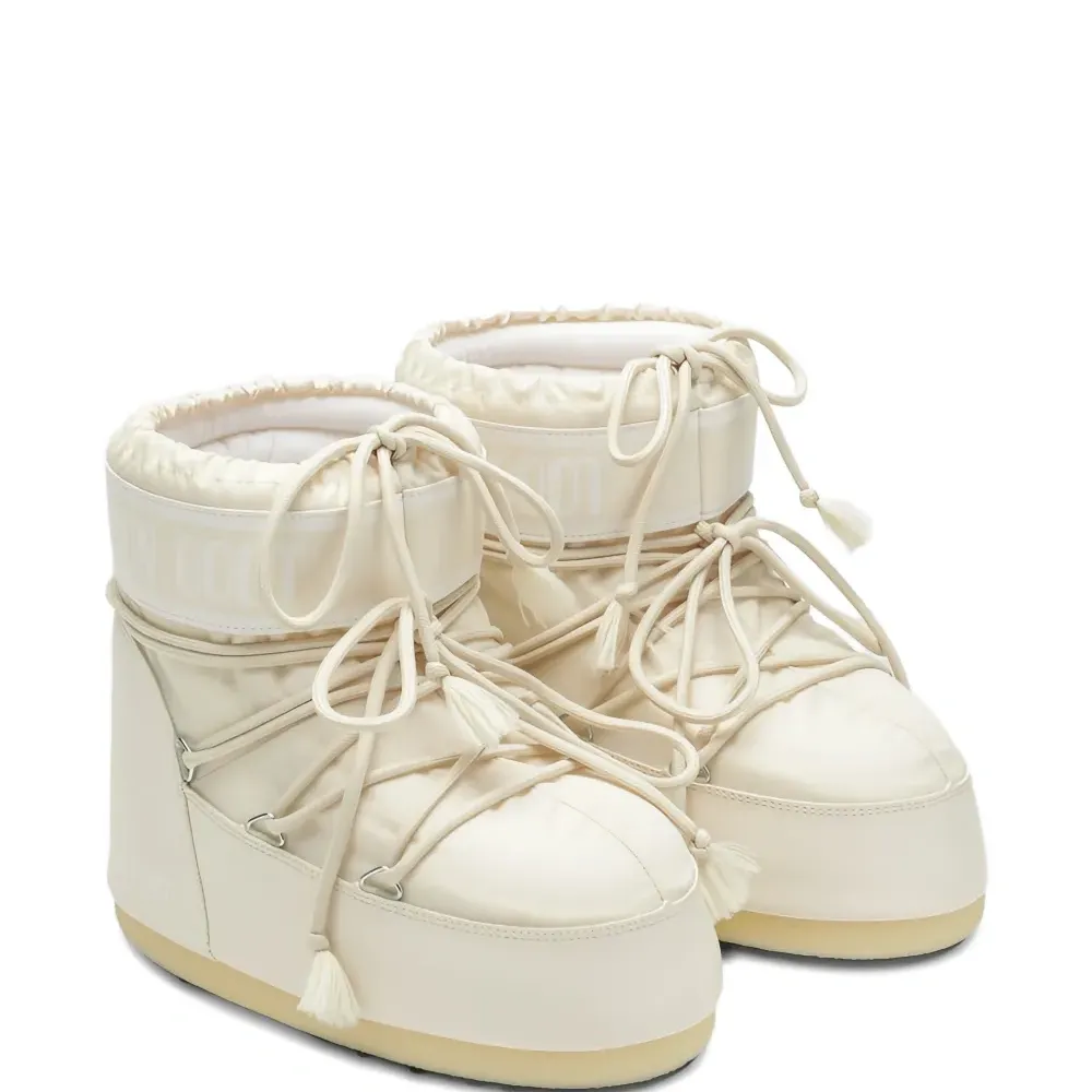 Ботинки на шнуровке с кисточками Ботинки на шнуровке с кисточками