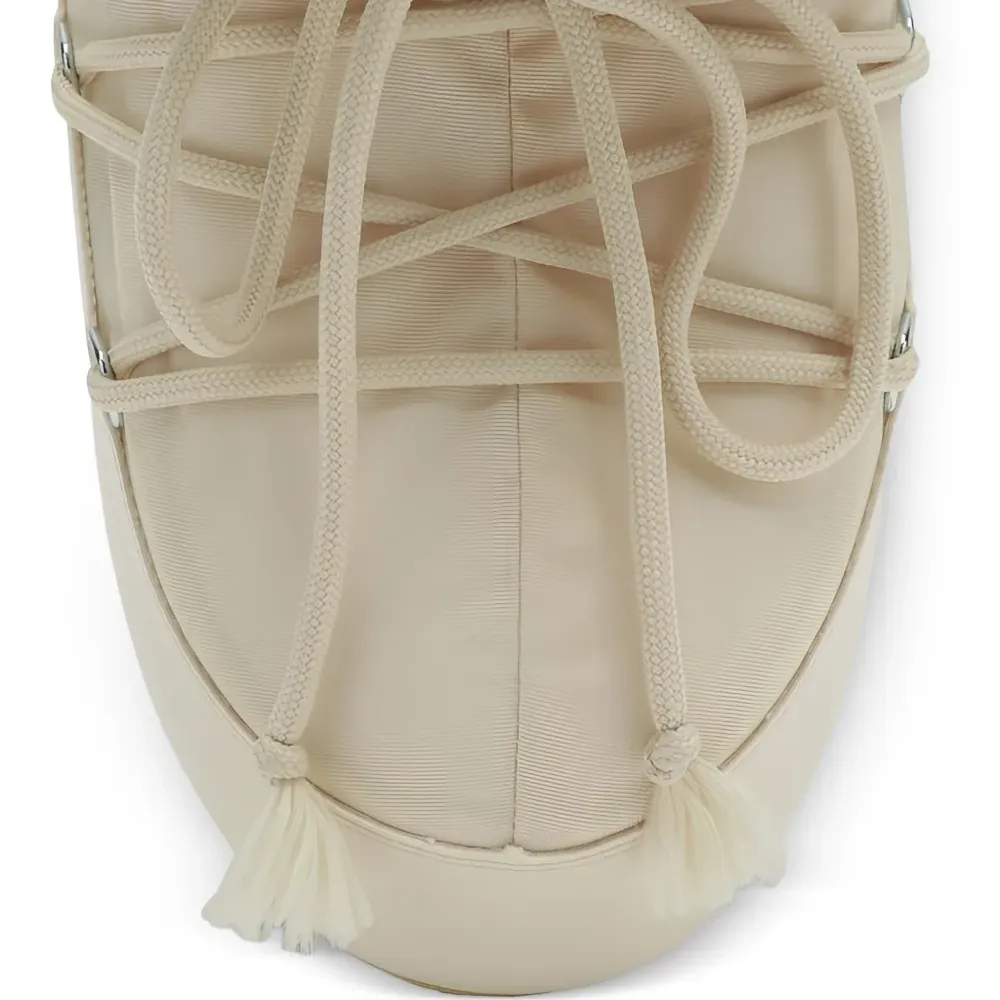 Ботинки на шнуровке с кисточками Ботинки на шнуровке с кисточками