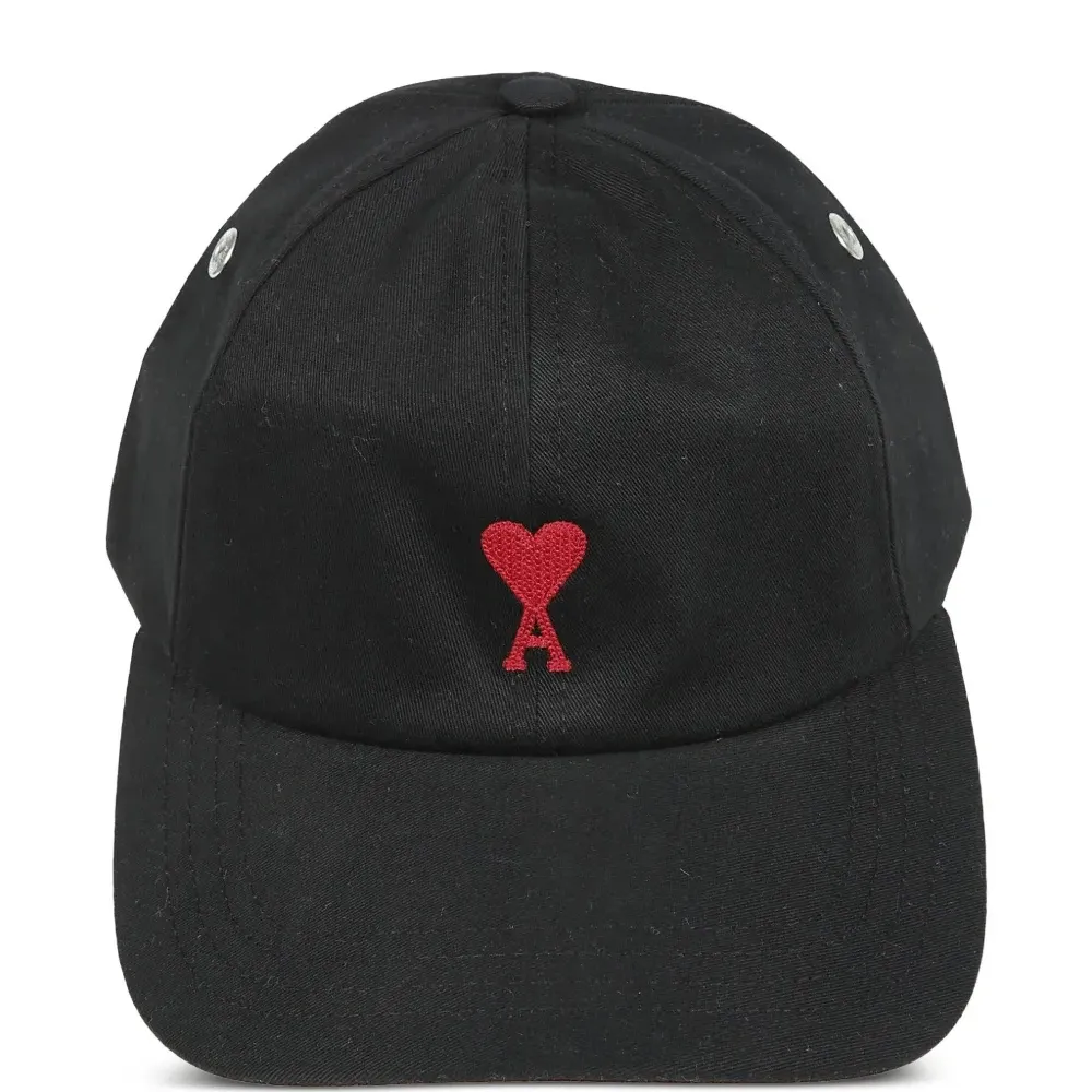 Бейсболка с вышитым логотипом Бейсболка с вышитым логотипом