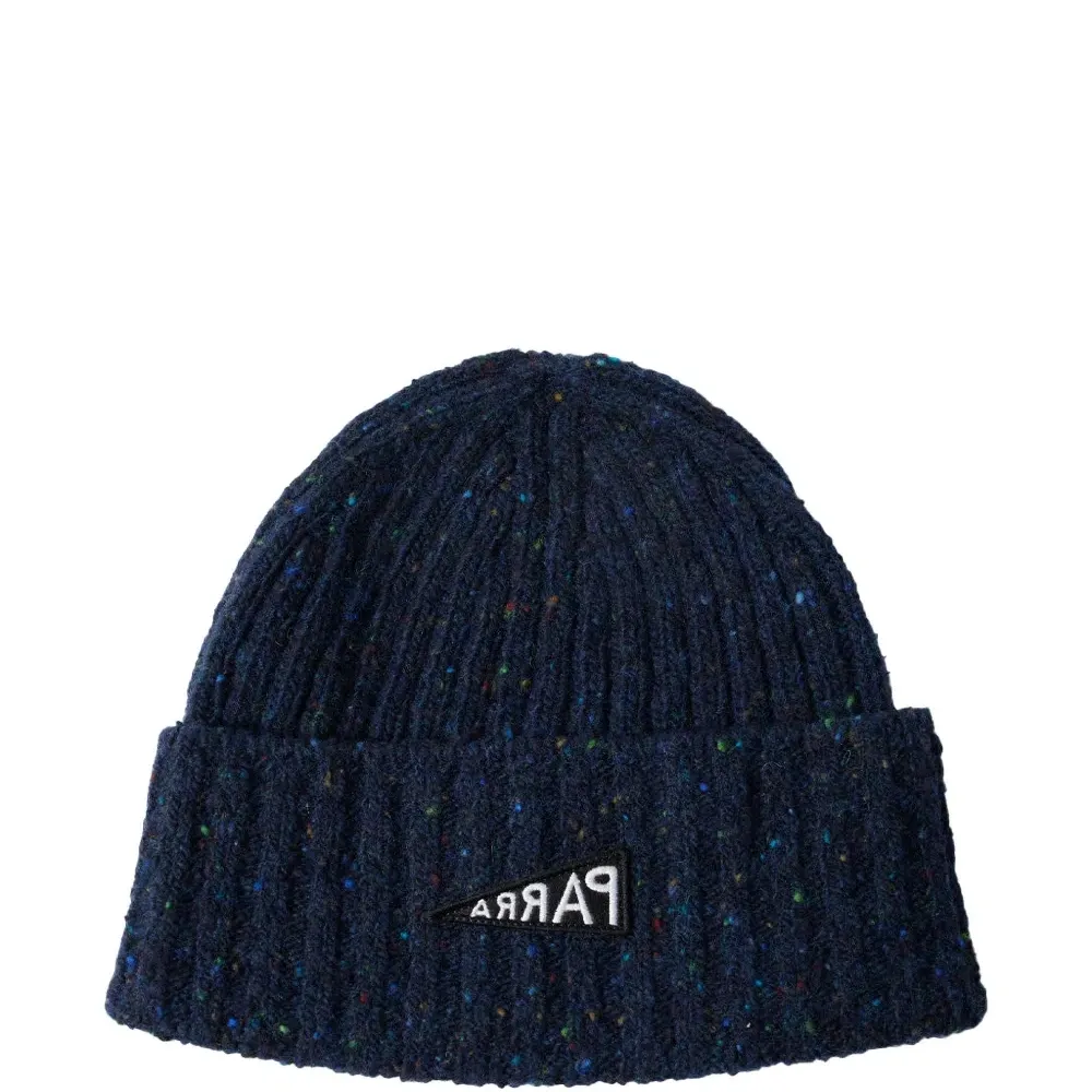 Шерстяная шапка с перевёрнутым флагом