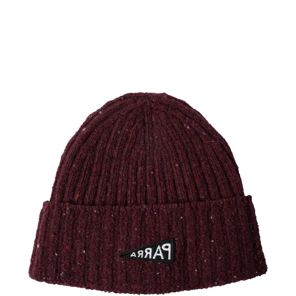 Вязаная шапка с перевёрнутым флагом