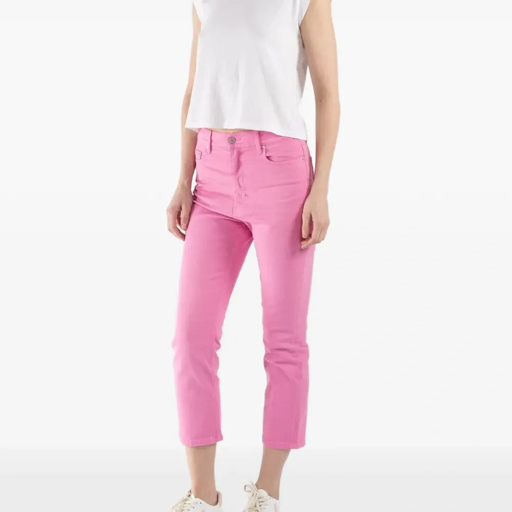 Футболка с акцентированными плечами