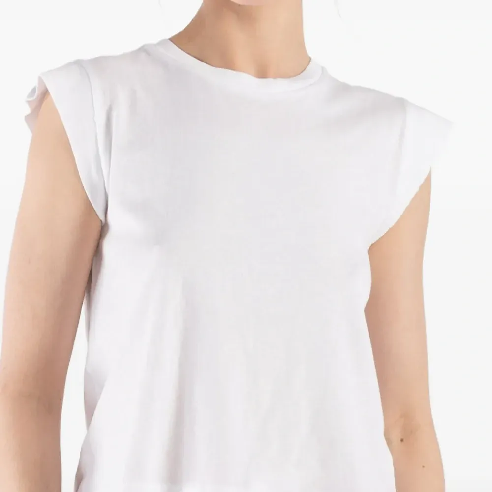 Футболка с акцентированными плечами