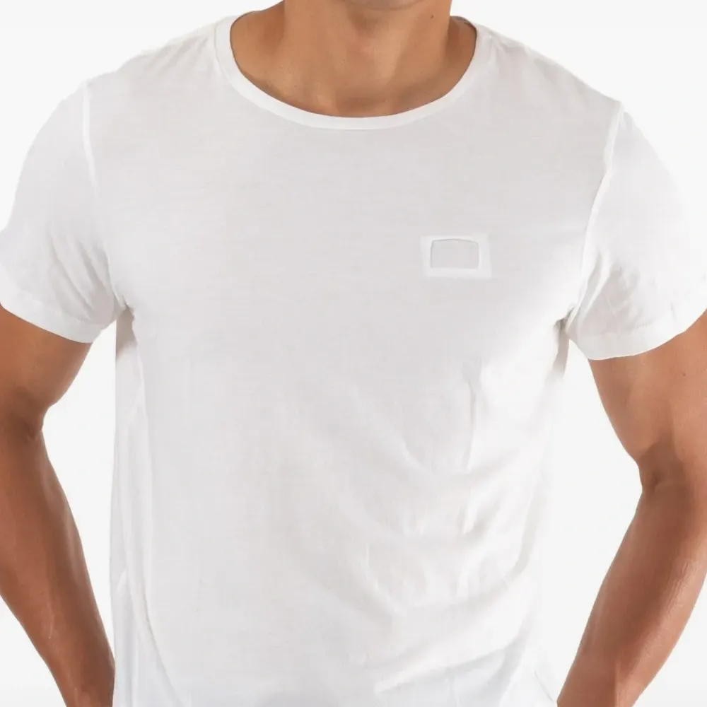 Футболка с нашивкой