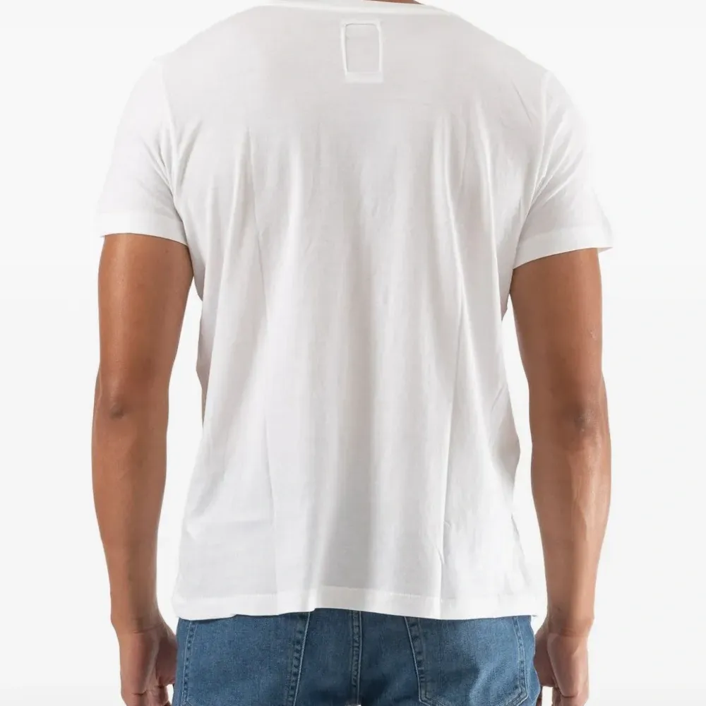 Футболка с нашивкой