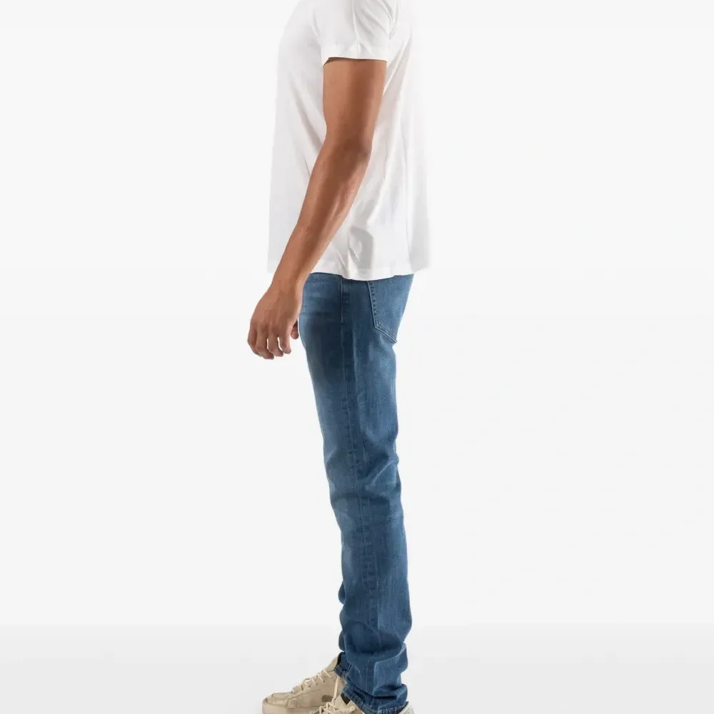 Футболка с нашивкой