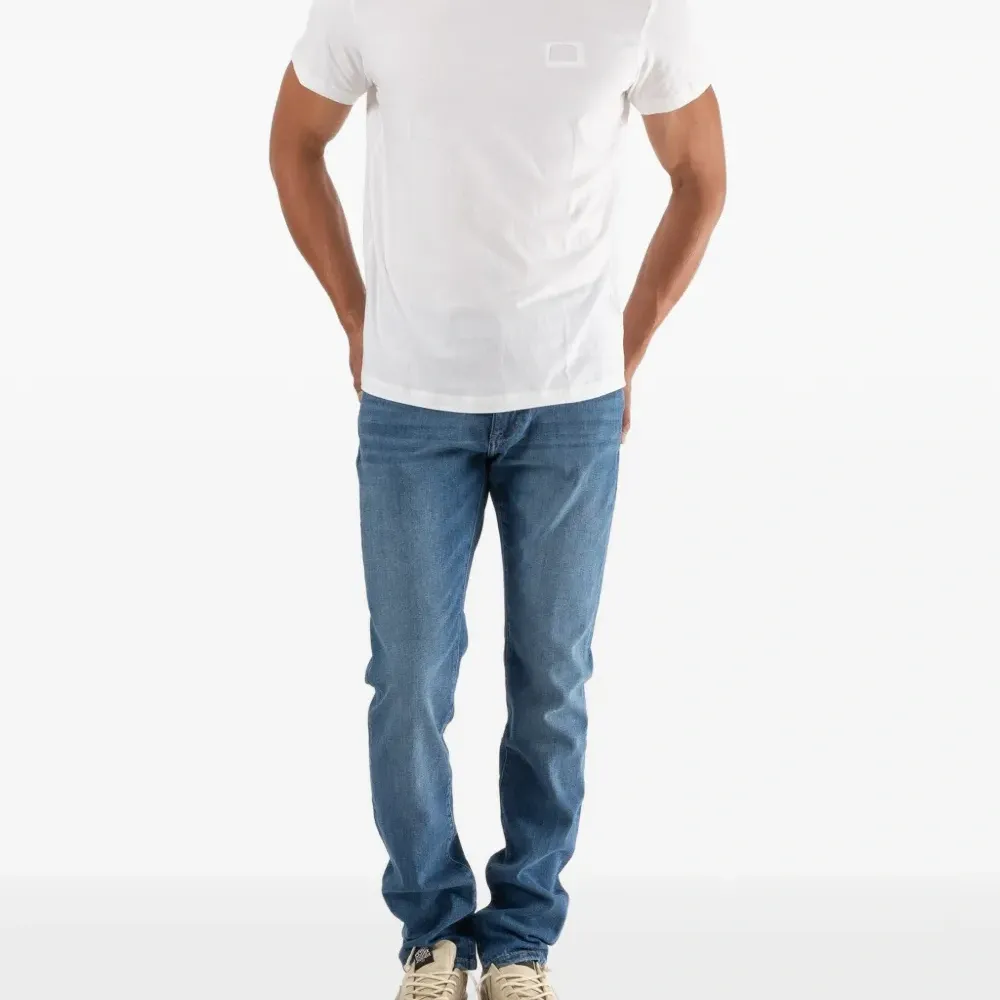 Футболка с нашивкой