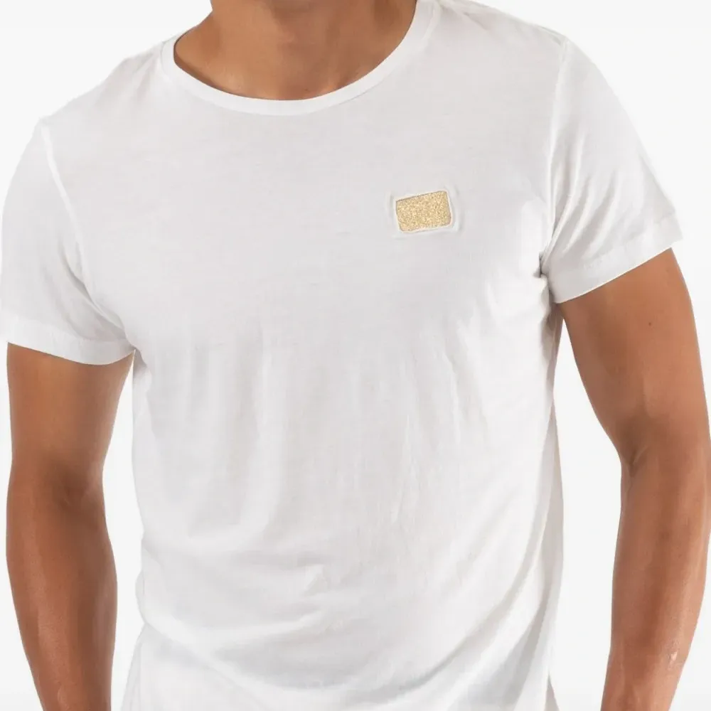 Футболка с нашивкой-логотипом