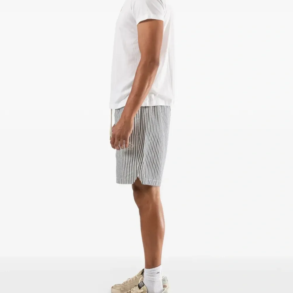 Футболка с нашивкой-логотипом