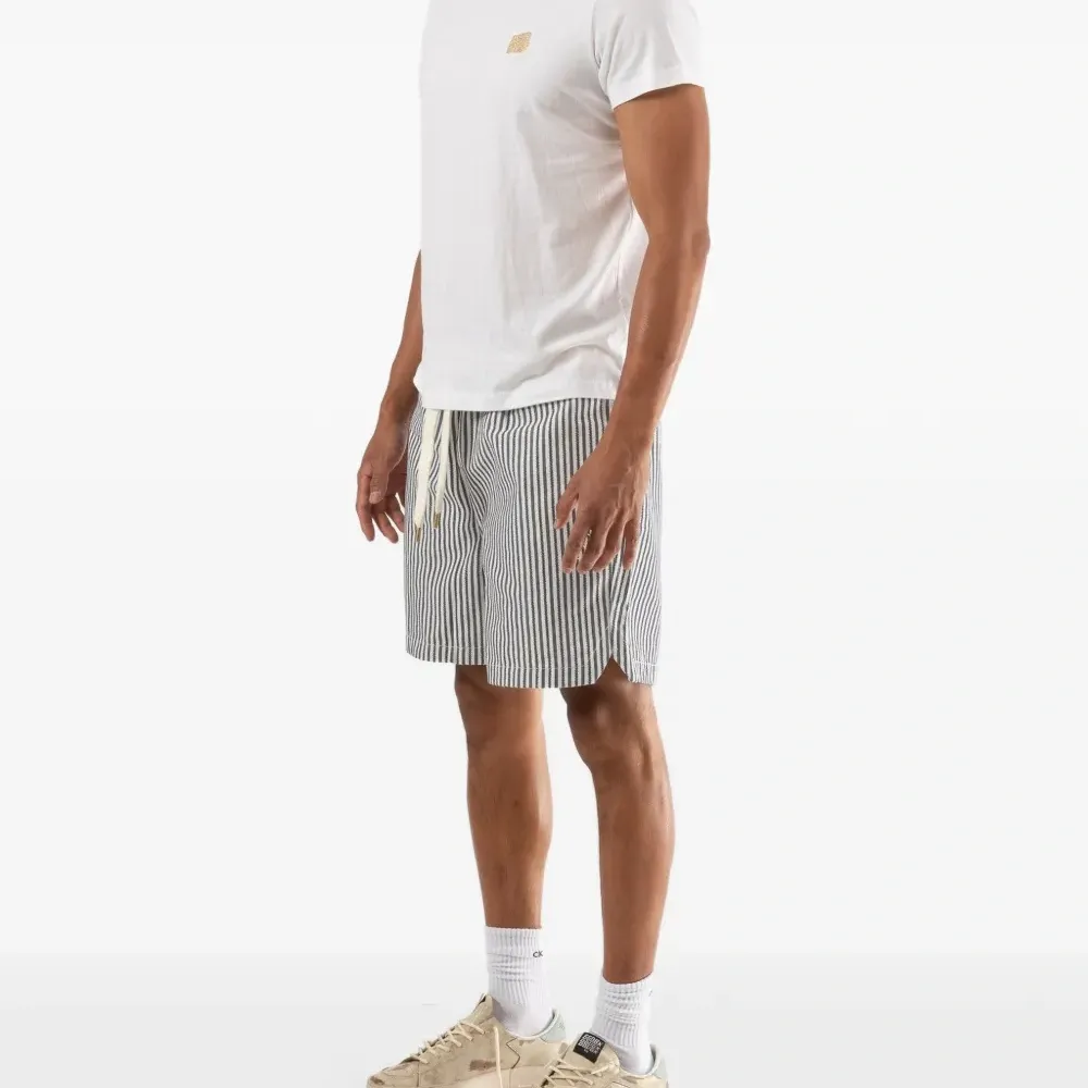 Футболка с нашивкой-логотипом