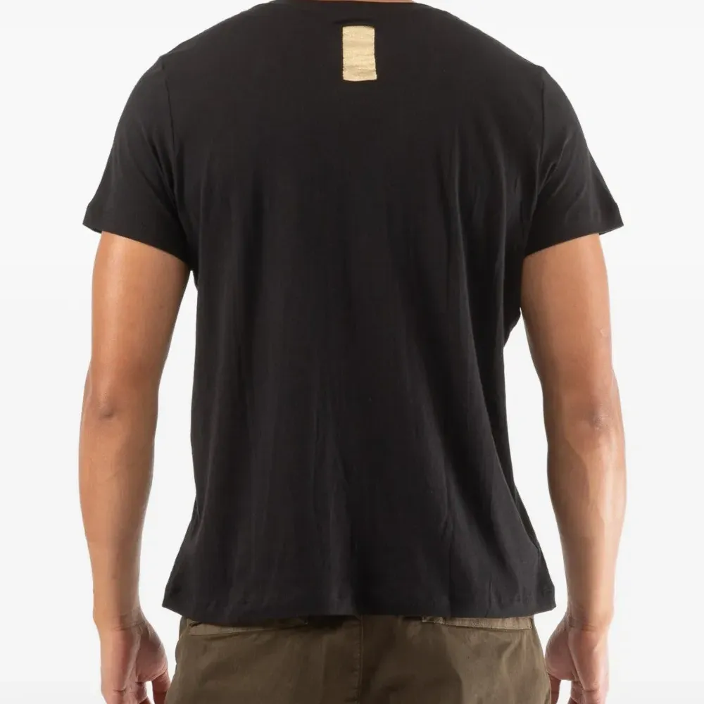 Футболка с нашивкой