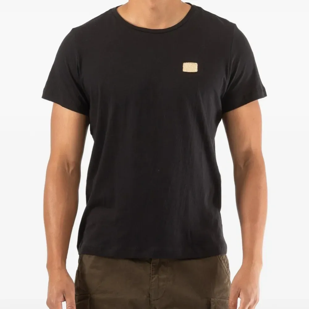 Футболка с нашивкой