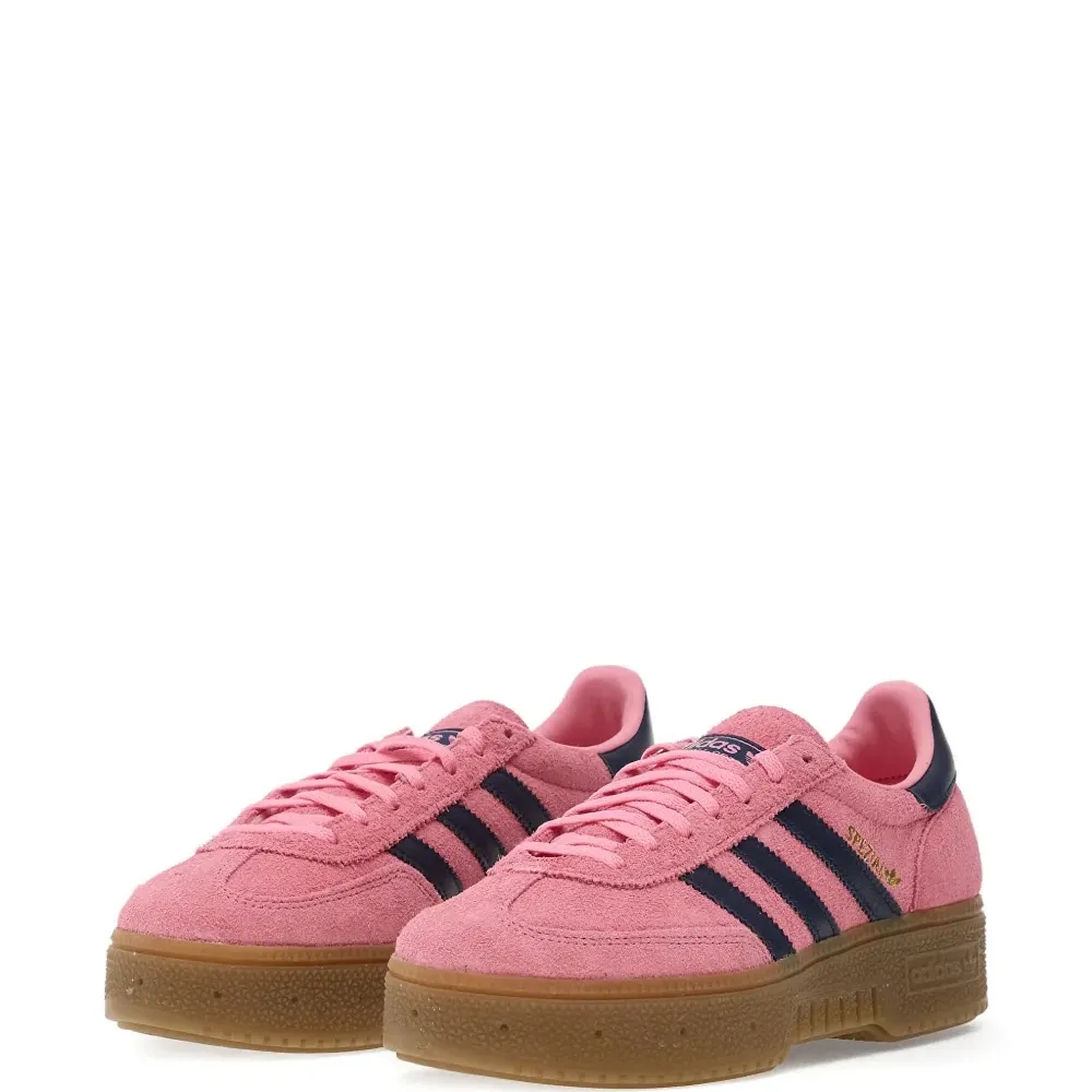 Кроссовки Handball Spezial Bold с тремя полосками и приподнятой подошвой