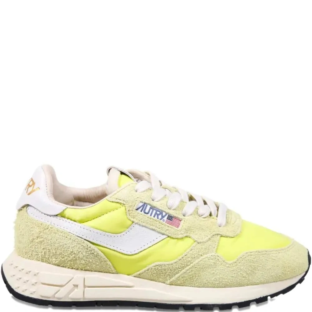 Кроссовки с логотипом и шнуровкой