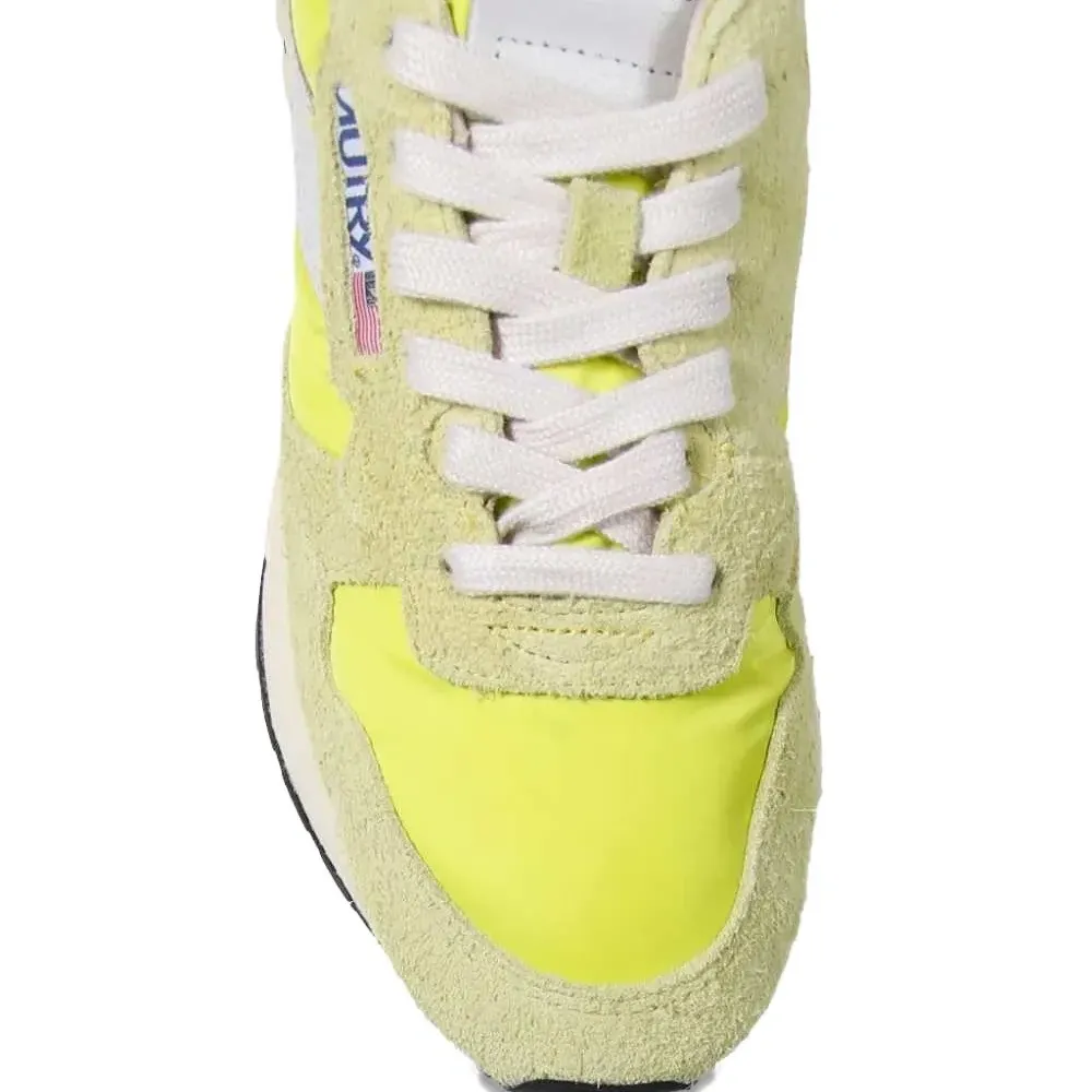 Кроссовки с логотипом и шнуровкой