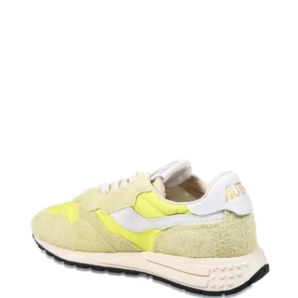 Кроссовки с логотипом и шнуровкой