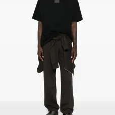 Футболка с нашивкой-логотипом