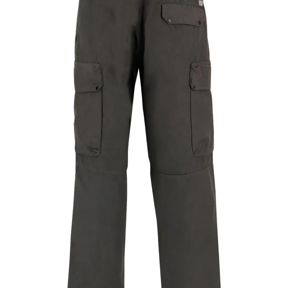 Брюки прямого кроя с накладными карманами