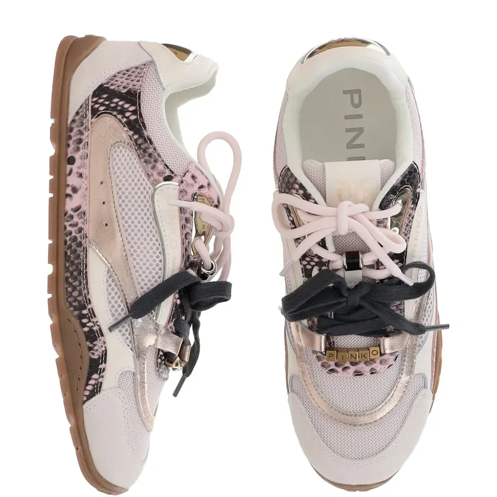 Кроссовки с вставками