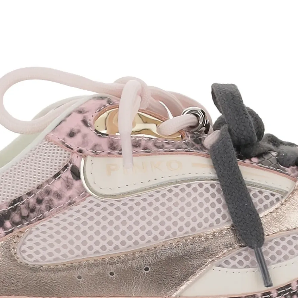 Кроссовки с вставками