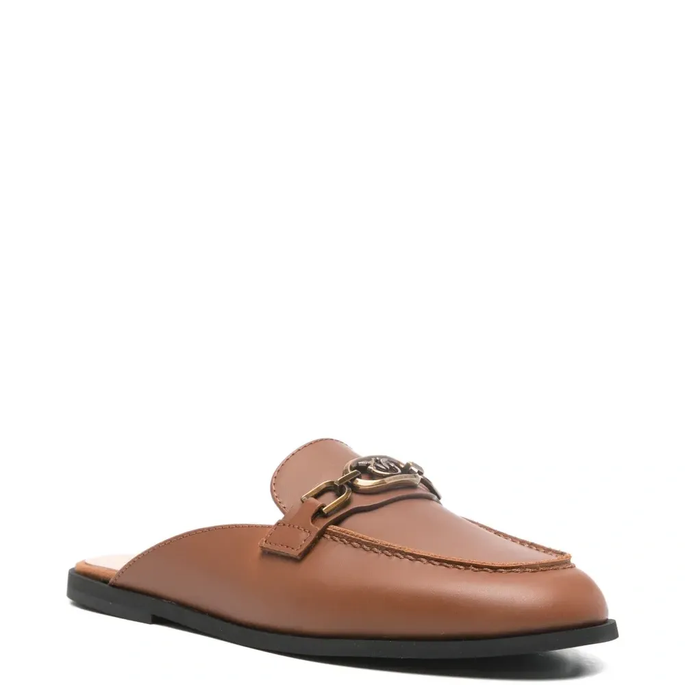 Мюли с цепочкой и логотипом