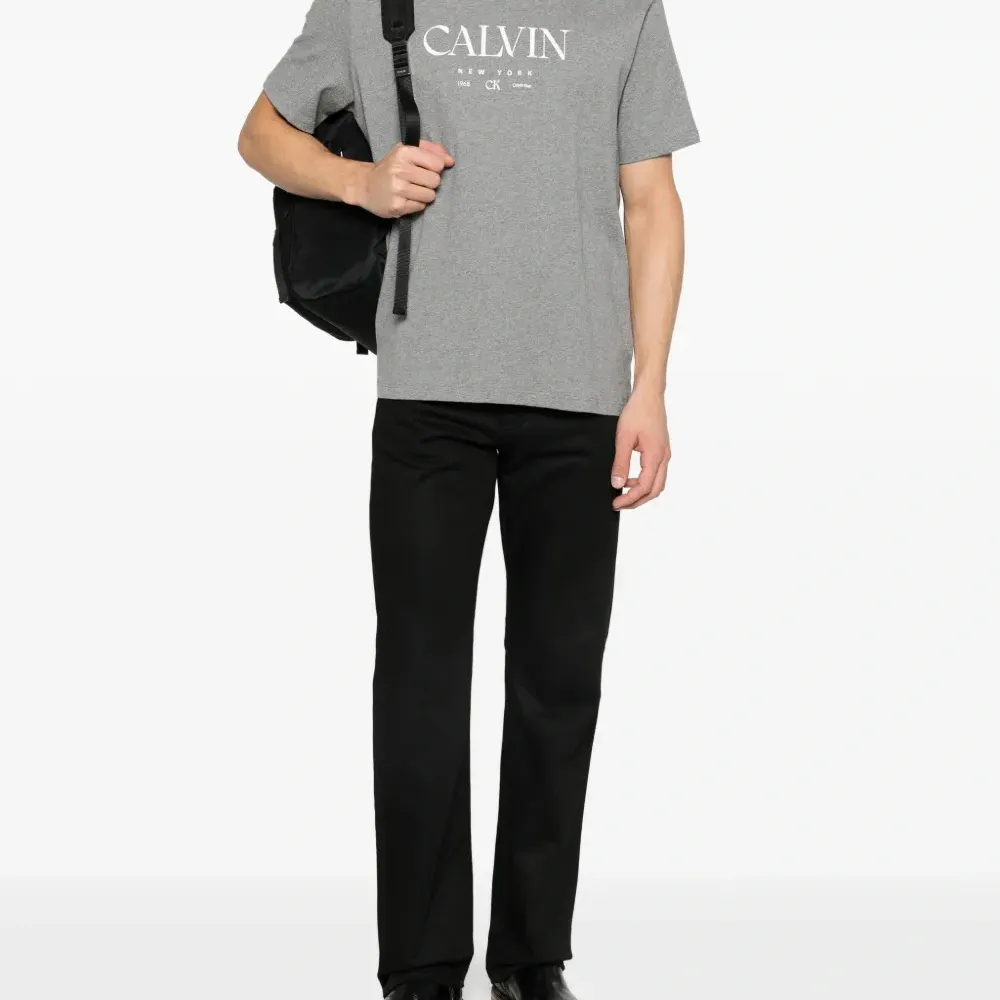 Футболка с логотипом