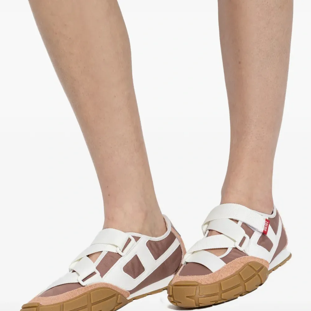 Кроссовки на липучках