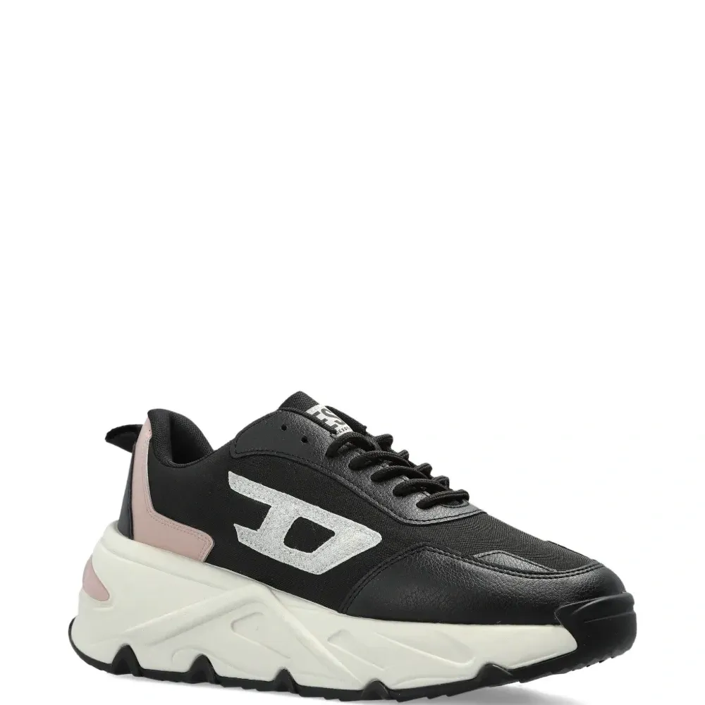 Кроссовки с нашивкой-логотипом