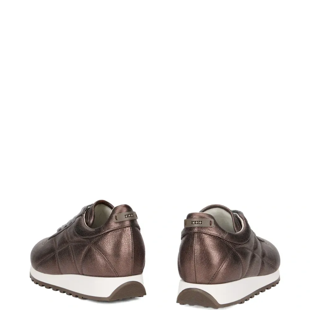 Стёганые кроссовки на шнуровке