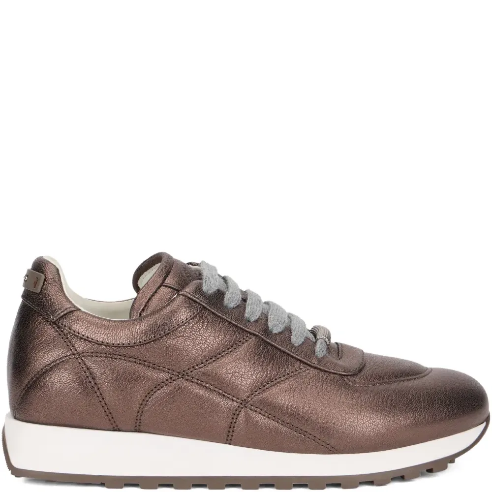 Стёганые кроссовки на шнуровке