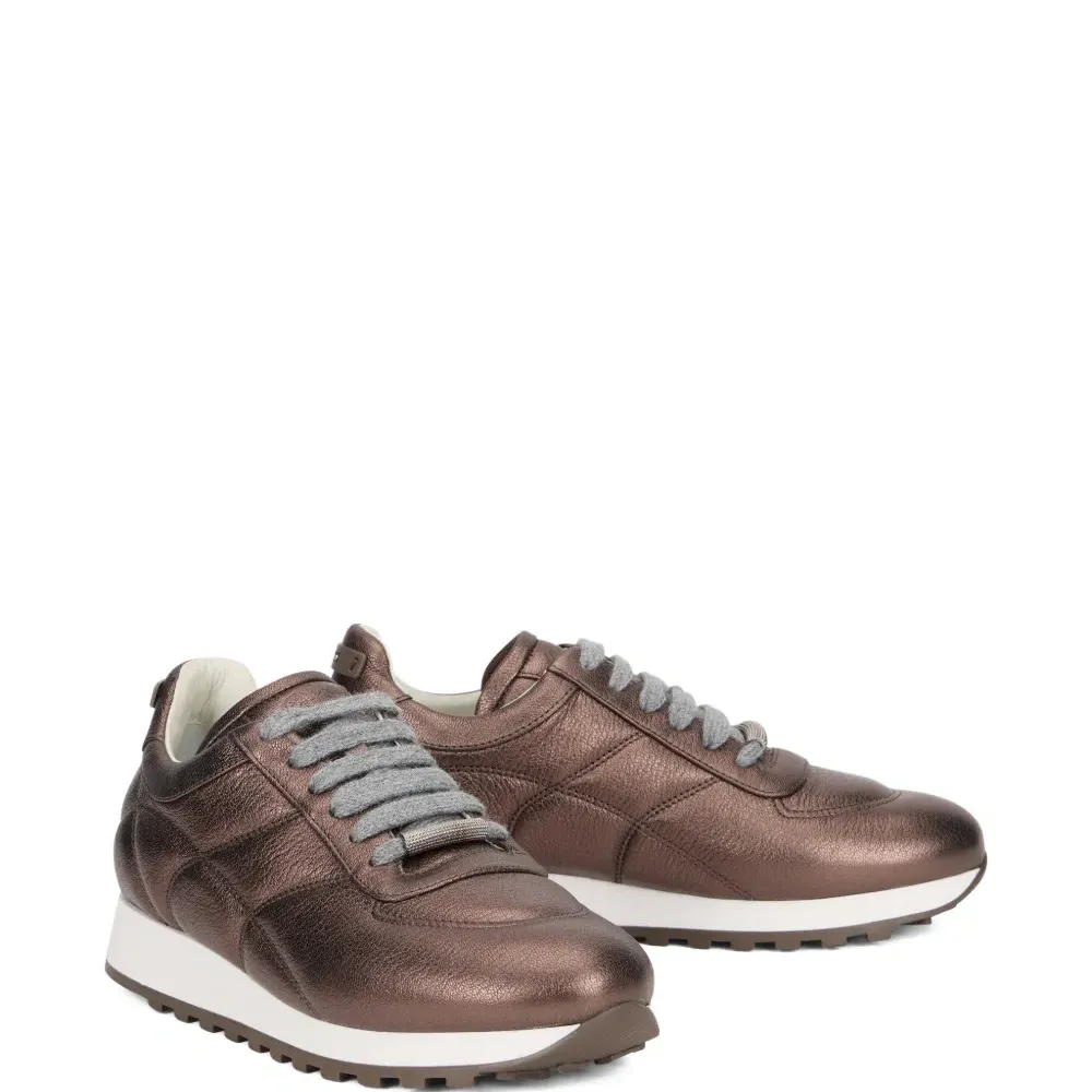 Стёганые кроссовки на шнуровке