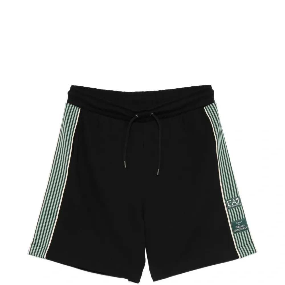 Спортивные шорты на завязке Спортивные шорты на завязке