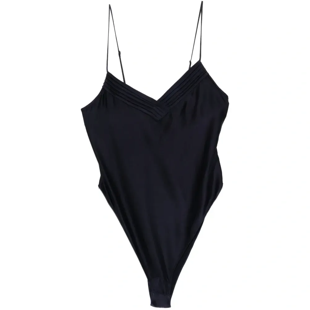 Топ с V-образным вырезом