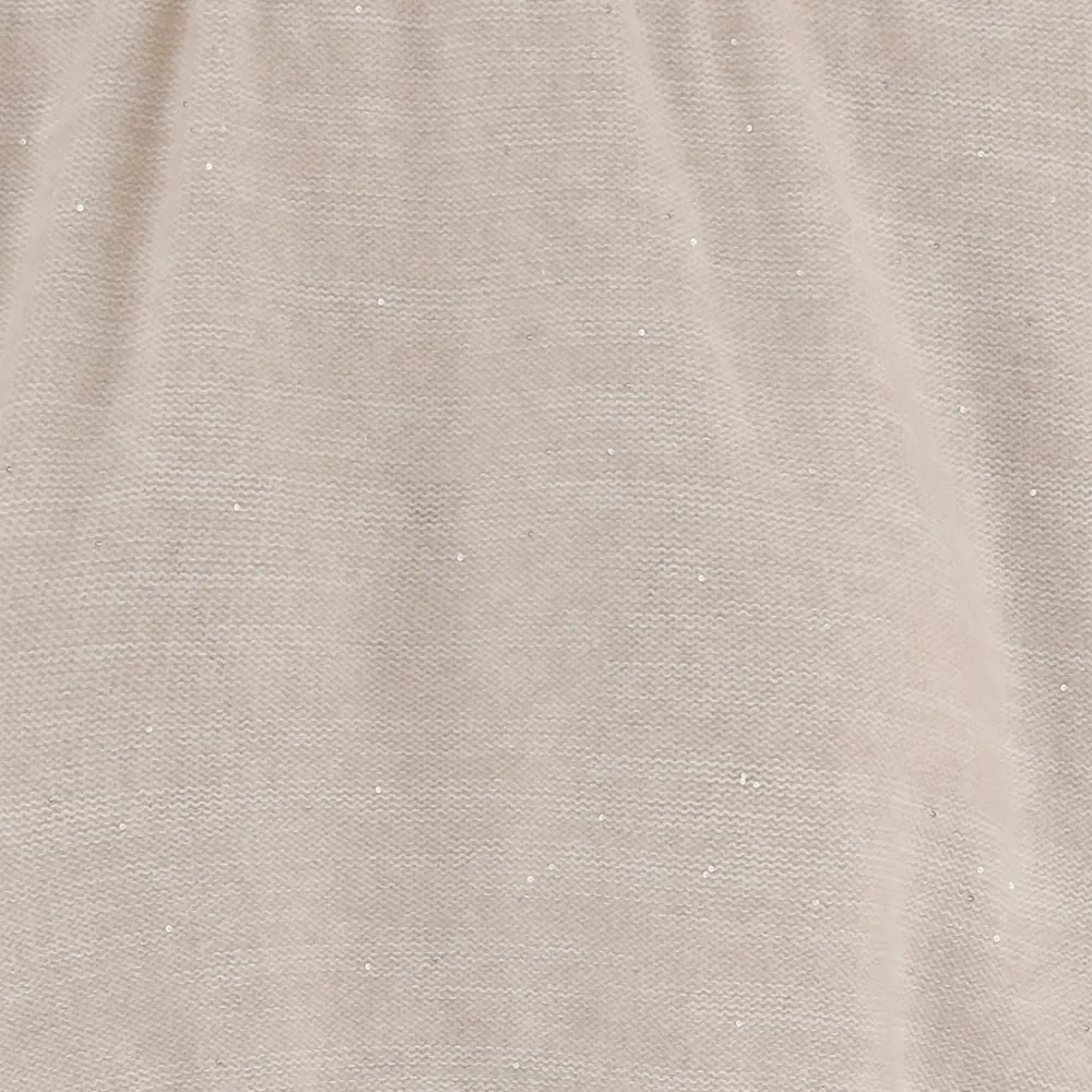 Застёжка на пуговицу сзади вверху