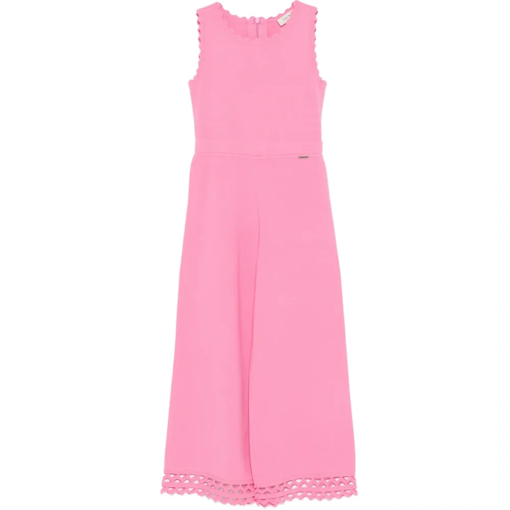 Комбинезон с круглым вырезом и волнистыми краями