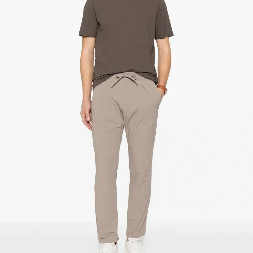 Футболка с круглым вырезом