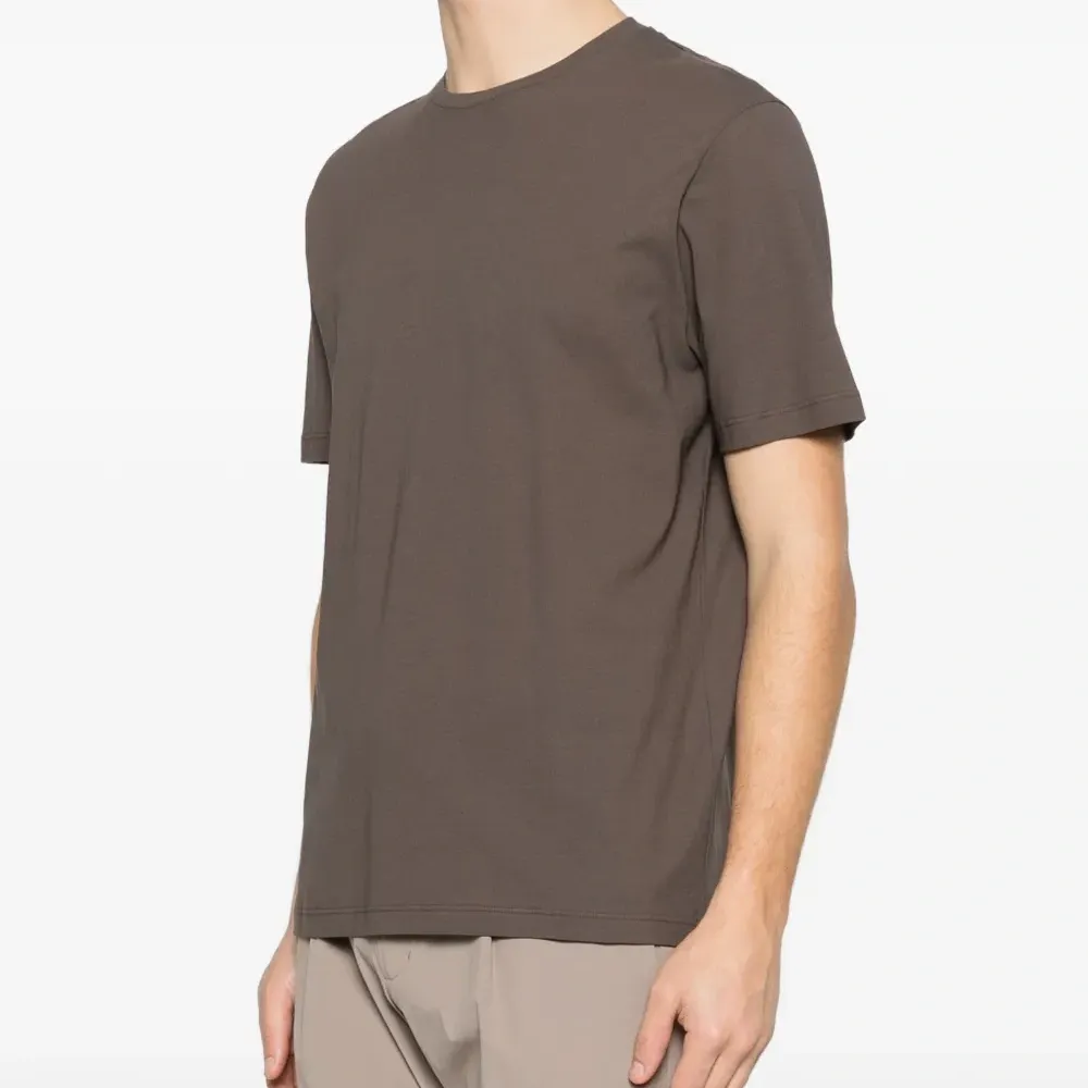 Футболка с круглым вырезом