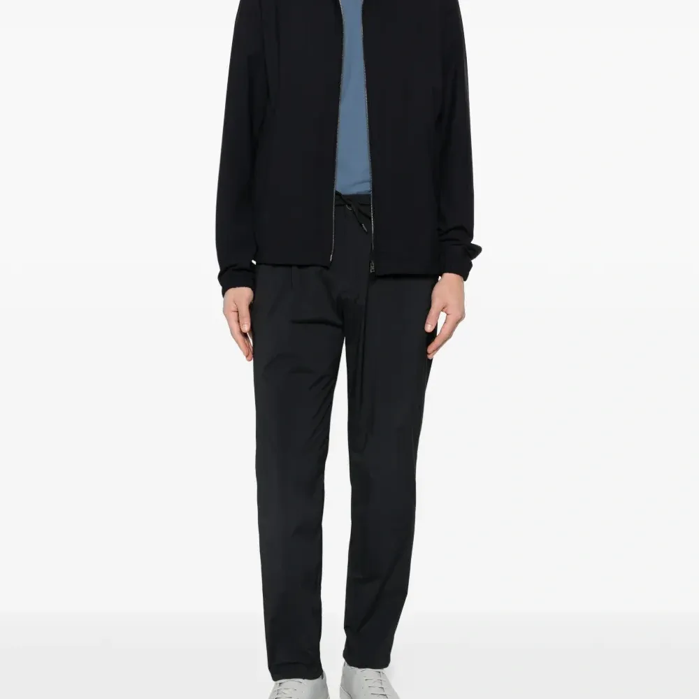 Футболка с круглым вырезом