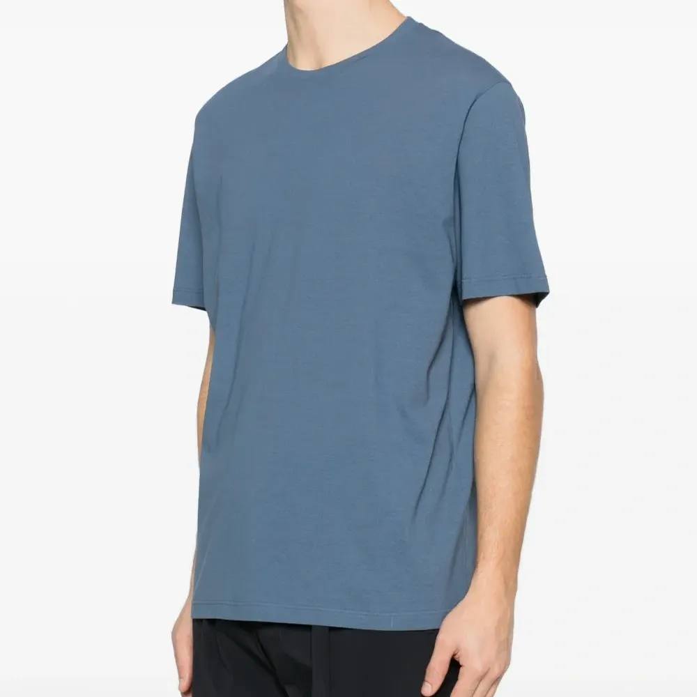 Футболка с круглым вырезом