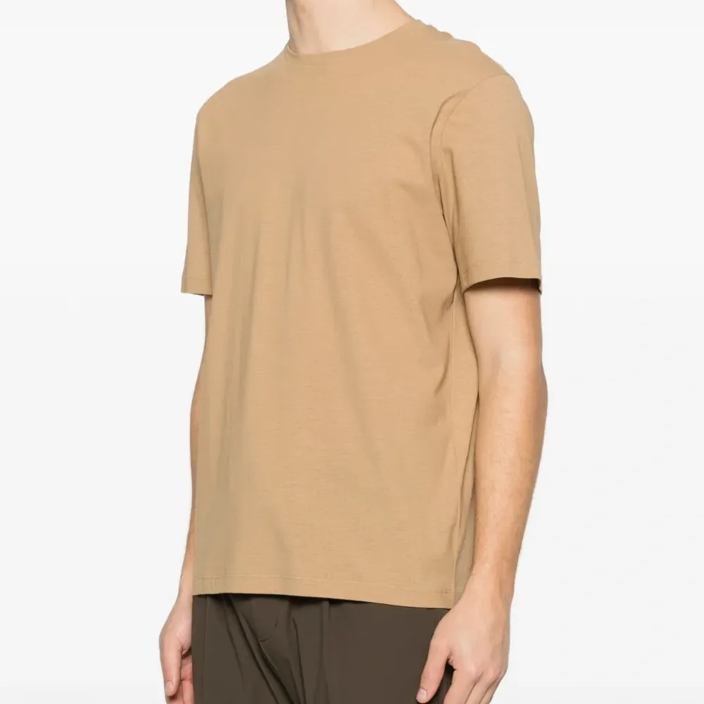 Футболка с круглым вырезом