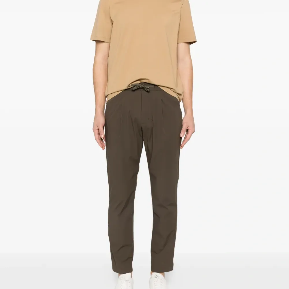 Футболка с круглым вырезом