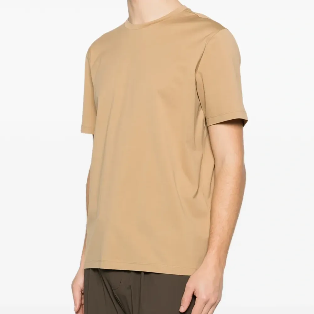 Футболка с круглым вырезом