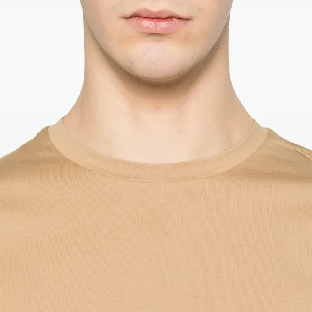 Футболка с круглым вырезом