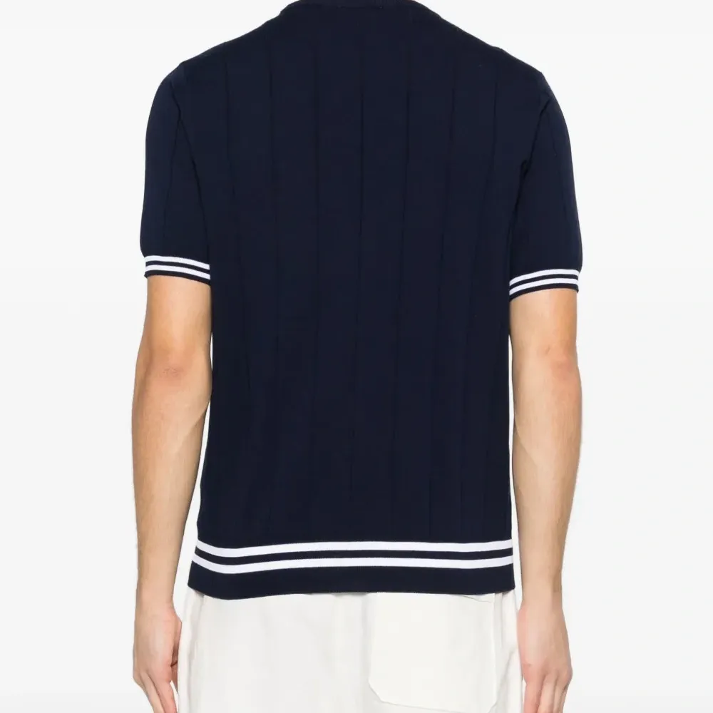 Полосатая футболка